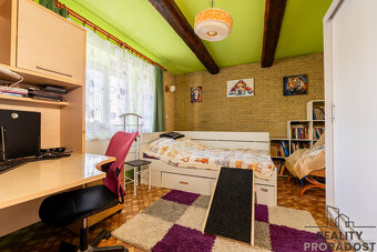 Rodinný dům na náměstí v Ročově, okr. Louny - 10