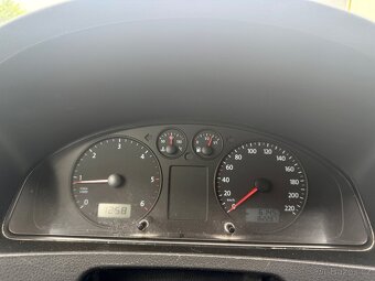 VW T5 1.9TDi 75 kW 2009 162000 km - 10