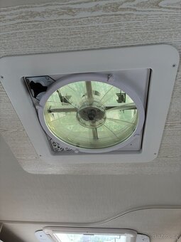 Dethleffs C-Go 525 KR - 7 míst, super stav, plně vybaven - 10