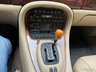 JAGUAR XJ - 10