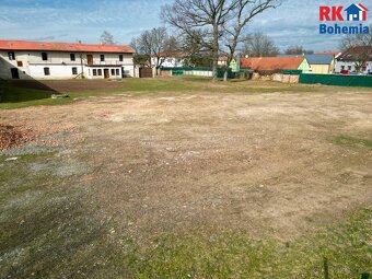 Prodej rodinného domu s pozemky o celkové výměře 4945 m2 v o - 10