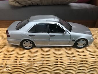 Model Mercedes Benz C 36 AMG 1:18 - 10