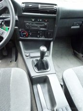 BMW E30 Touring 316i benzin, 1 majitel najeto jen 99 000 km. - 10