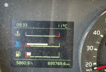 Volvo FH16 650 8x4 valník s hydraulickou rukou - 10