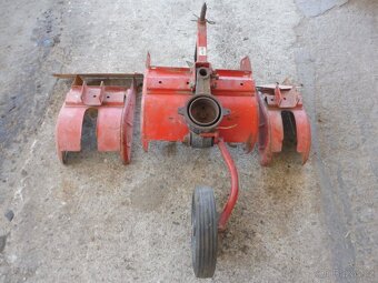 prodám malotraktor vari se spoustou nářadí a příslušenství - 10