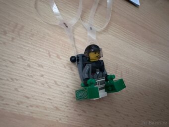 Lego City 60208 - Zatčení zloděje s padákem - 10