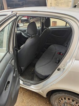 Toyota Yaris 1.0 - 10