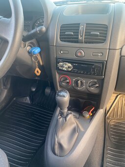 RENAULT CLIO - 10