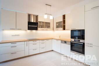 Prodej rodinného domu 5+kk s balkonem - 10