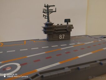 letadlová loď - 10