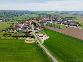 Prodej stavebního pozemku 970 m² Ročov, okres Louny - 10