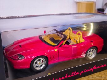 Modely Ferrari 1:18 HotWheels ELITE - 10