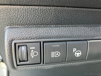 TOYOTA COROLLA 2,0 HBRID 135KW 50 450 KM - 10
