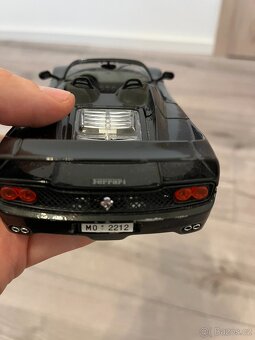 Bburago 1:24 sbírka 3x modelu aut lehce poškozené - 10