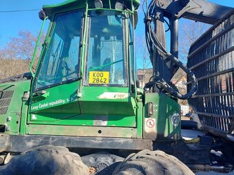 Vyvážecí traktor J. Deere 810 D - 10