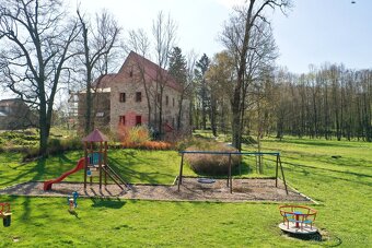 Prodej zasíťované stavební parcely 845 m2 ve Zvěstově, okr.  - 10