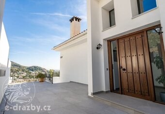Samostatně stojící vila se 4 ložnicemi zastavěná plocha 338  - 10