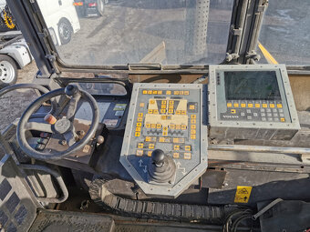 Prodám VOLVO ABG 6870 kolový finišer - 10