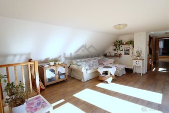 Prodej rodinného domu 7+kk, 206 m2, Sluštice, Praha - východ - 10