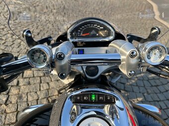 Suzuki Intruder M 1500 - 10