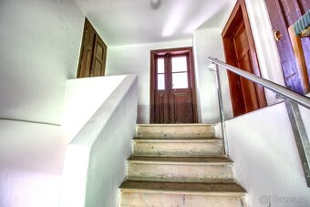 Rodinný dům 5+1 u zámecké zahrady, obec Dobřenice. - 10