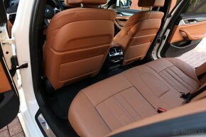 BMW 530e Touring xDrive °M-packet°Laser°V Zaruke do 6/2026 - 10