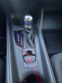 TOYOTA C-HR 1,8 Hybrid 72 kW, 12/2020 395 000,00 Kč bez DPH - 10