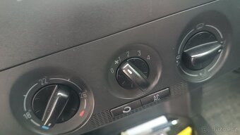 Škoda fabia 1.4 16v najeto 149000km - 10