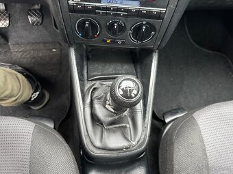 Volkswagen Golf IV 1.6i 77Kw Special- Klima - 10