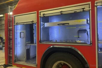Prodáme hasičskou SCANIA P94 4x2 2000L vody, 500L pěny - 10