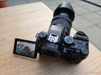 Fullframe Panasonic Lumix DC-S5 II + 20-60mm f/3.5-5.6 - 10