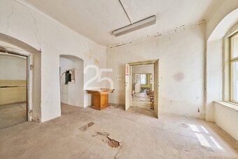 Prodej domu k investici i bydlení na náměstí v Úpici, okrese - 10