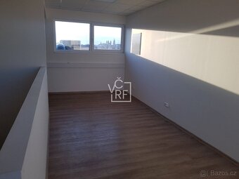 Pronájem administrativního - skladového prostoru 2.400 m2 v  - 10