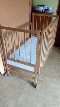 Výškově nastavitelná dětská postýlka s matrací - 10