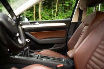 VW Passat 1.4 TSI 110kw Highline kombi - 10