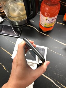 iPhone 11 64gb - 82 % kondice baterie - 10