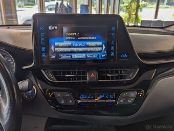 Toyota C-HR 1.8 Hybrid 90kW KAMERA, LANE ASSIST, ČR - 10