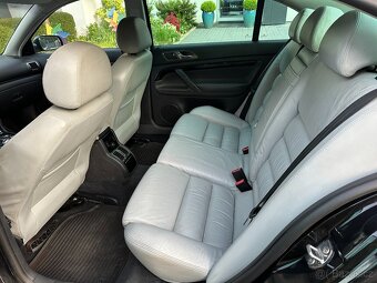 Škoda Superb 2.5 V6 edition 100 automat - 10