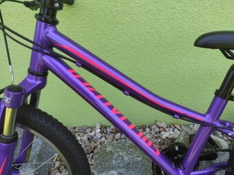 Značkové dětské kolo SPECIALIZED 20" (fialová) - 10