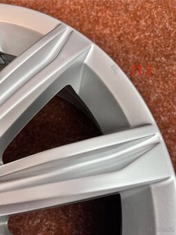 5x112 R17 VW Touran 1T5 originál alu disky - ET 52 - 10