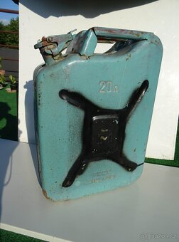 Kanistry 20 litrů , plechové  .. - 10