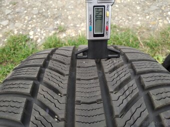 Prodám zimní pneu Continental 235/40 R19 - 10