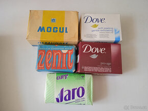Retro pásek, natáčky, brýle, voňavka, mýdla, taštička - 10