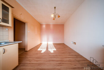 Prostorný byt 2 + kk v Bzenci - 10