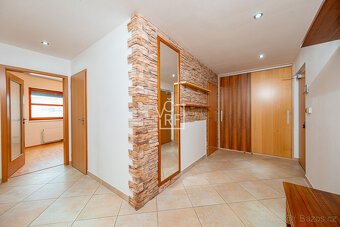 Prostorný střešní byt 3+1 s terasou - 90m2 + 30m2 terasa, Pr - 10
