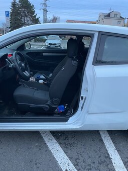 Kia Ceed 1.6 92kW, 2010, pojízdná, na opravu nebo díly - 10