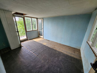 Prodáme chatu v Praze – 3 podlaží, půda, pozemek 647m2 - 10