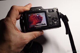 Sony Cyber-Shot DSC-H3 černý - 10