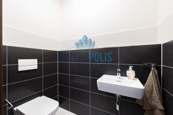Luxusní byt 4+kk s balkóny, parkovacím stáním a výbornou obč - 10