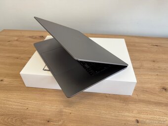MacBook Air 15 M2 / 16 GB RAM/ 512 GB SSD - TOP STAV - 10